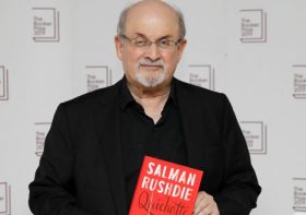 Kondisi Salman Rushdie setelah Insiden Penikaman: Kemungkinan Buta Sebelah, Saraf di Lengan Putus